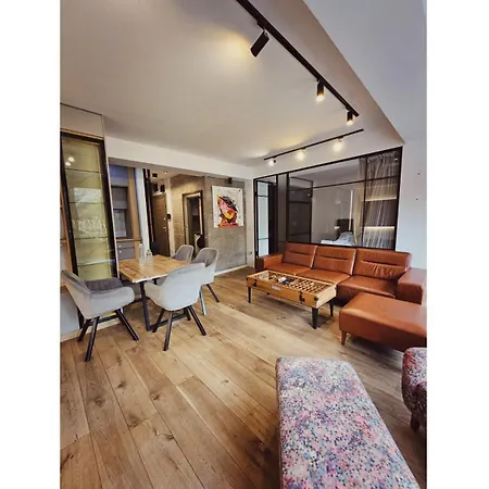Apex - Center - Tv & Wi-fi